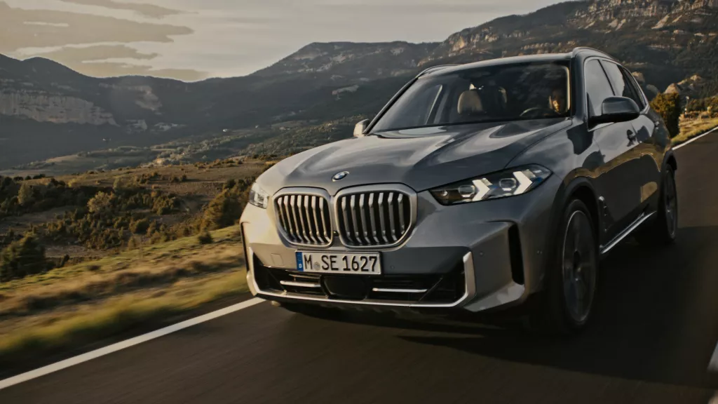 BMW X5 G05 차량 전면부 측면 사진