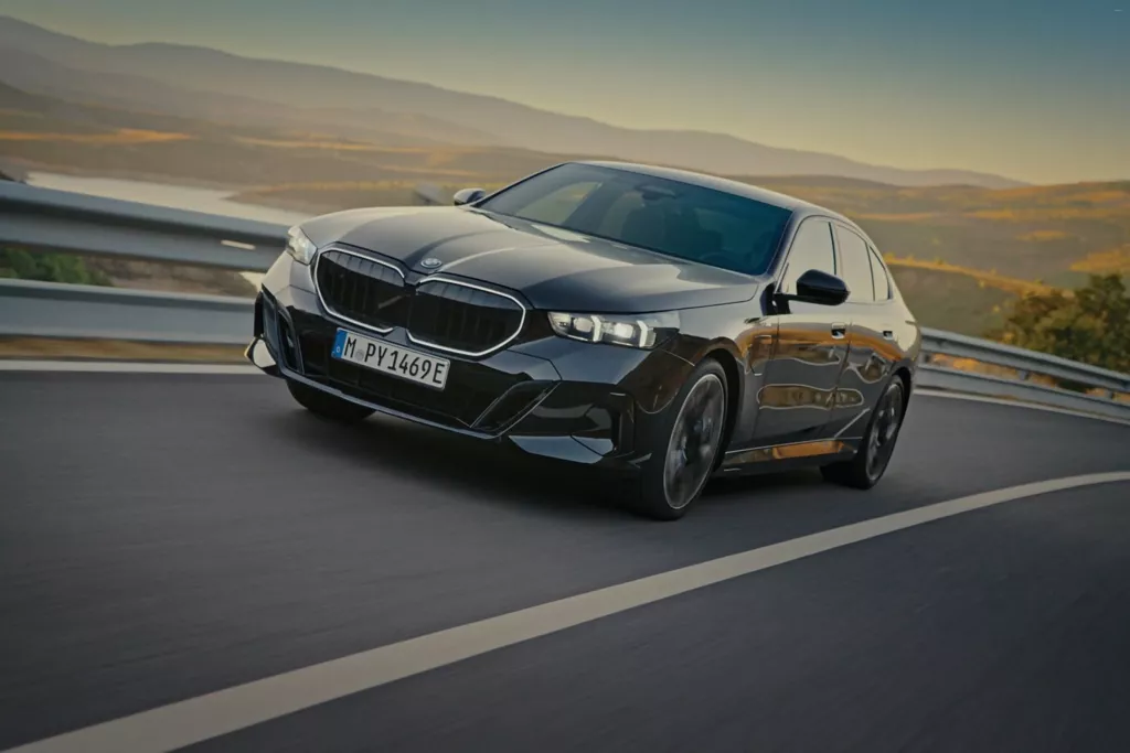 BMW 530e G60 전면부 측면 촬영 사진