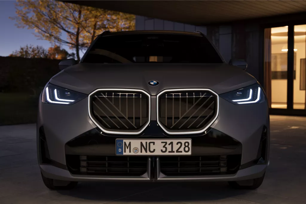 BMW X3 G45 인테리어 파노라마 뷰 및 센터페시아 확대 컷