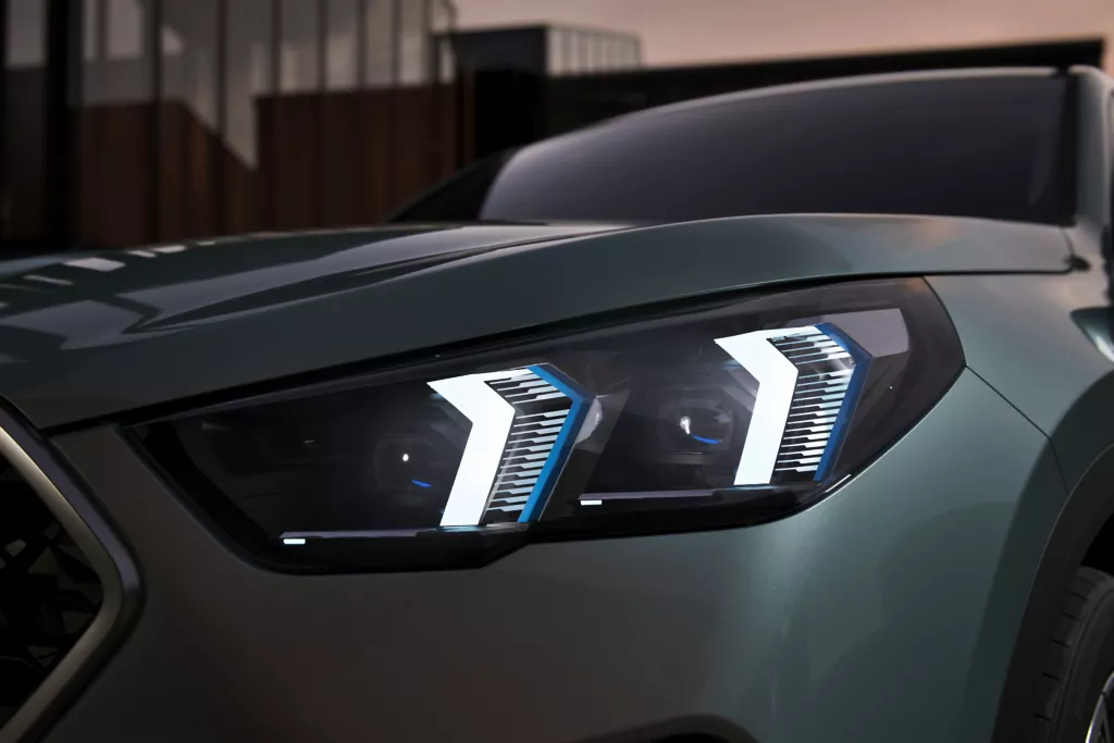 BMW X2(U10) 2열 시트 레그룸 및 트렁크 적재함 측정 사진