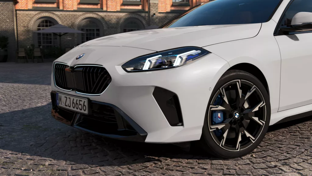 BMW 2시리즈 그란 쿠페 프레임리스 도어와 루프 라인이 드러난 측면 프로필 사진