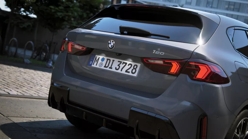 BMW 1시리즈(F70) 실내 대시보드 및 스티어링 휠 사진