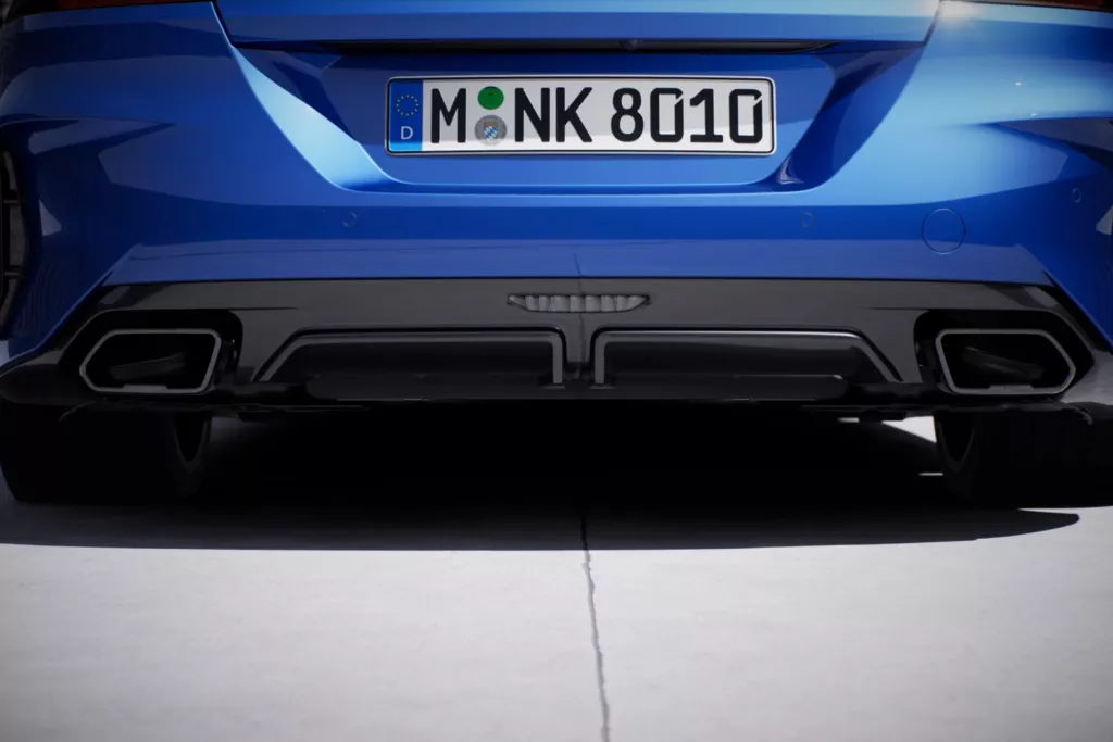 BMW Z4 M40i 로드스터 엔진룸 또는 배기구 근접 촬영 사진