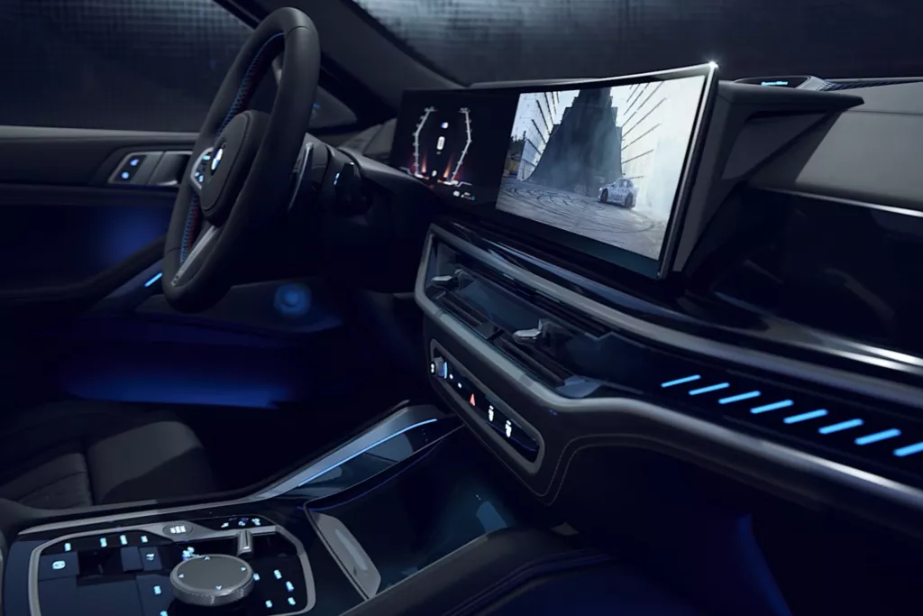 BMW X6 엔진룸 또는 M 배지 클로즈업 사진