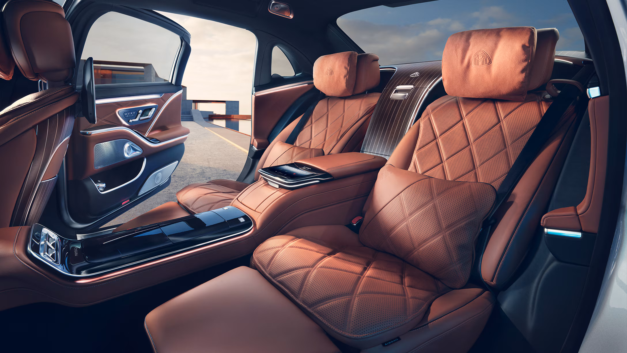 S-Class Sedan Long 뒷좌석 레그룸 및 시트 기능 조작부 직접 촬영 사진