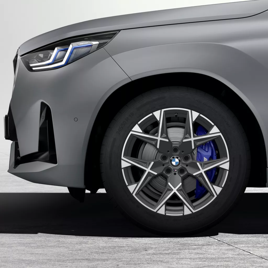 BMW X3 G45 M 스포츠 패키지 휠 및 브레이크 캘리퍼 근접 촬영
