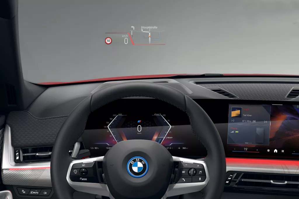 BMW iX2 충전 포트 개방 상태 근접 촬영