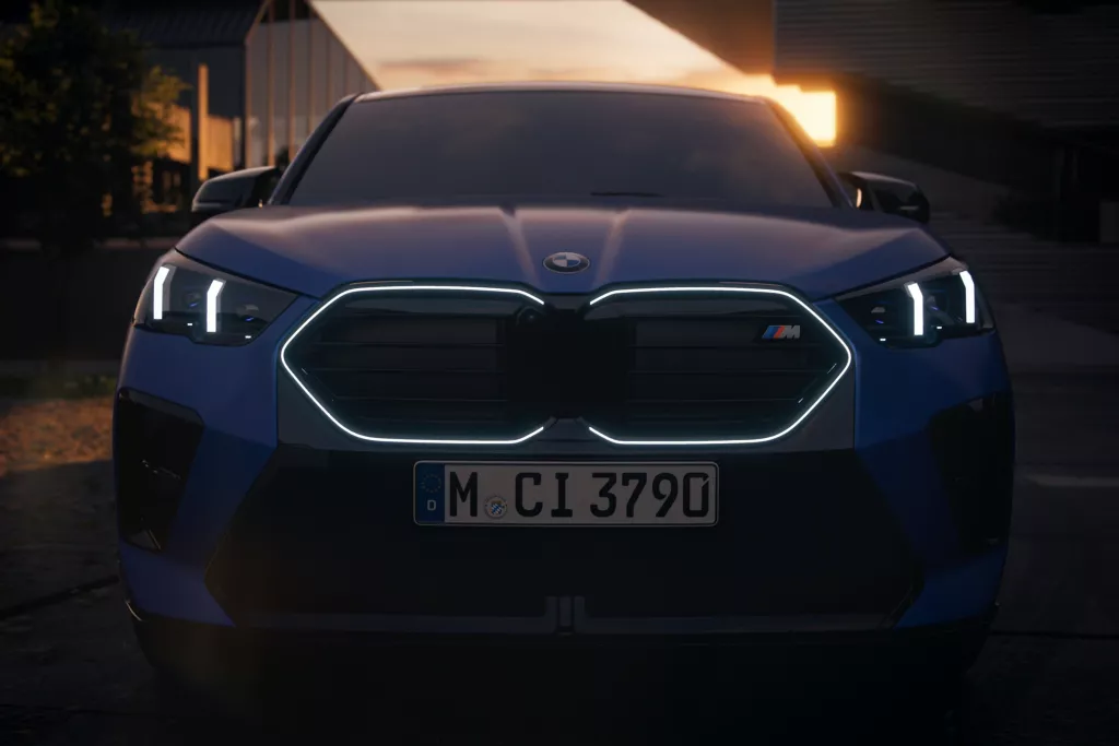 BMW X2 M35i xDrive 실내 대시보드 및 계기판 전경