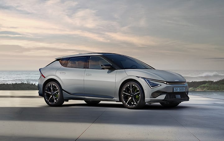 EV6 GT 후면부 리어 램프 점등 상태 야간 촬영
