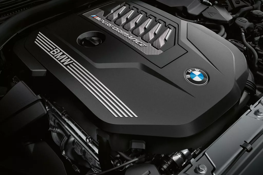 BMW M4 컨버터블 실내 인테리어 및 계기판 화면